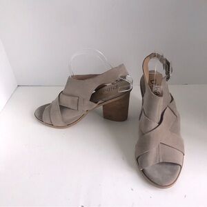 Diba Crisscross Peep-Toe Sandals. Size 10